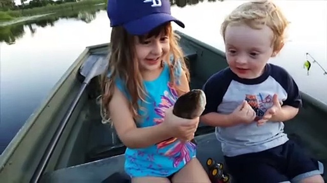 BABIES MEET FISH FOR THE FIRST TIME - Funny Babies And Animals Videos Compilation