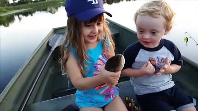 BABIES MEET FISH FOR THE FIRST TIME - Funny Babies And Animals Videos Compilation