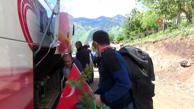 Artvin'de karantina süreçleri tamamlanan 270 Türk vatandaşı mehteran eşliğinde memleketlerine uğurlandı