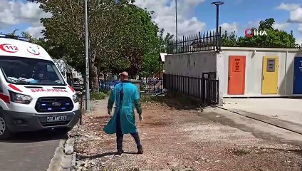 Hayvanlara yem verip geri geldi, kocasını boğazı kesili halde buldu