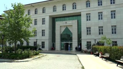 Polisten kaçan cezaevi firarisi çatıdan düşerek yaralandı