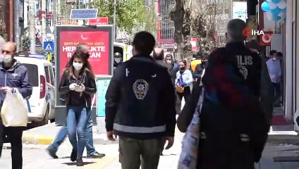 Van'ın işlek caddeleri yeniden trafiğe açıldı