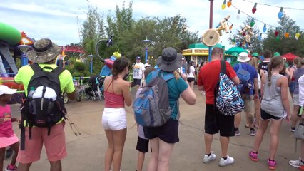 Sophia, Isabella e Alice Visitando  a  Toy Story Land - Disney