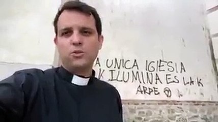Extraordinaria respuesta de un párroco de Ciempozuelos al "iluminado" que pintó la fachada de su parroquia con un mensaje ofensivo