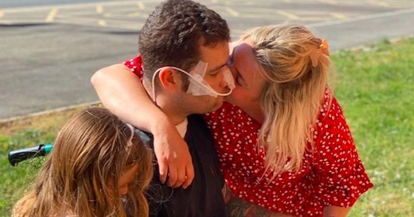 Survivant du Covid-19 et d'un double AVC, ce père de famille réussit à marcher pour l'anniversaire de son fils