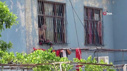 Ağaca baş aşağı asılan yaşlı adam özel harekatı ayağa kaldırdı