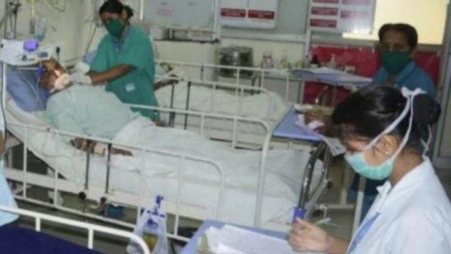 Watch: Bodies of coronavirus victims lying next to patients in Mumbai's Sion Hospital