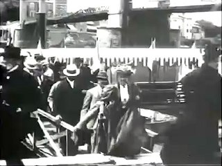 Débarquement du congrès de photographie à Lyon  (La llegada de los congresistas) [1895]