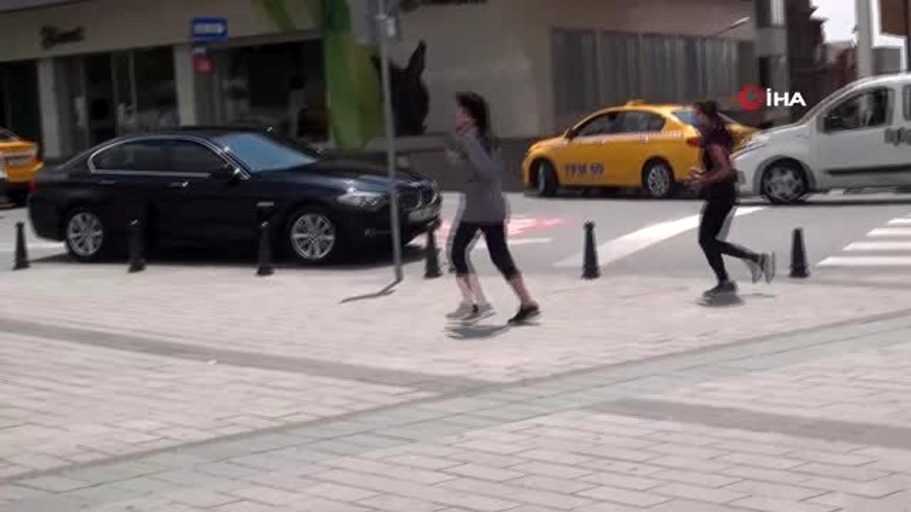 Taksim Meydanı ve İstiklal Caddesi bugün de doldu