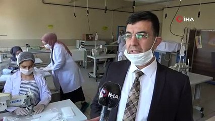 Bu okulda hem maske hem de dezenfektan üretiliyor