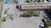 Eminönü Meydanı'nda korona virüse rağmen alışveriş yoğunluğu yaşandı
