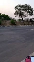 लॉकडाउन के चलते  गरीब मजदूर लोग निकले अपने घरों की ओर