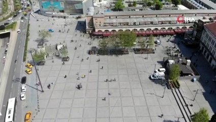 Eminönü Meydanı'nda alışveriş yoğunluğu yaşandı