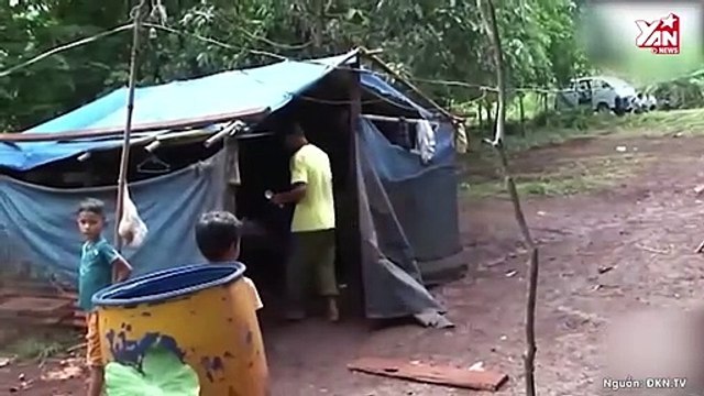 Cuộc sống nghèo khó của ông bố đơn thân nuôi 3 đứa con nhỏ