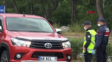 Kalkan seyahat kısıtlamasının ardından tatilciler Bodrum'da uzun araç kuyrukları oluşturdu