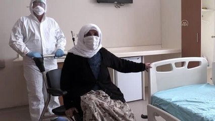 Kovid-19'u yenen 9 kişi alkışlarla taburcu edildi
