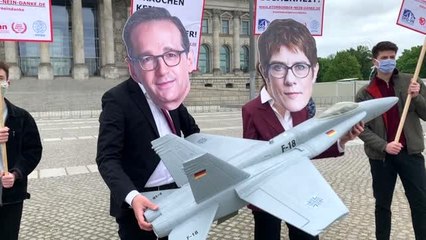 Almanya'nın ABD'den savaş uçağı alma planları protesto edildi