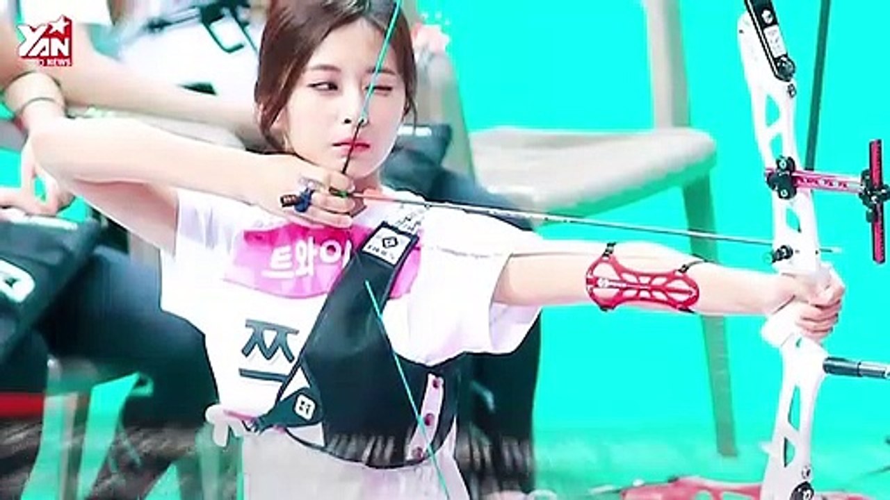 Cùng đứng bắn cung thôi mà bộ đôi nữ thần Irene và Tzuyu khiến fan “điêu đứng” vì xinh quá mức cho phép