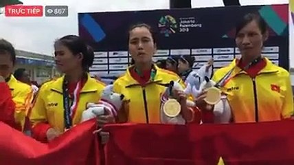 Các cô gái vàng Rowing rơi nước mắt khi nhận được HCV