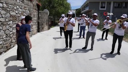 Başkan Gümüş'ten engelli gence davullu-zurnalı sürpriz