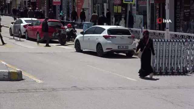 Van'ın işlek caddeleri yeniden trafiğe açıldı