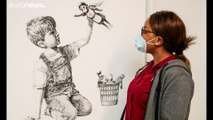 Banksy da las gracias a los sanitarios convirtiéndolos en héroes por su lucha contra el coronavirus