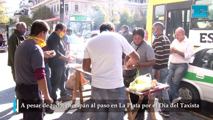 Choripán al paso en La Plata por el Día del Taxista