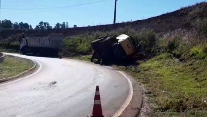 Colheitadeira fica destruída em acidente na BR-163