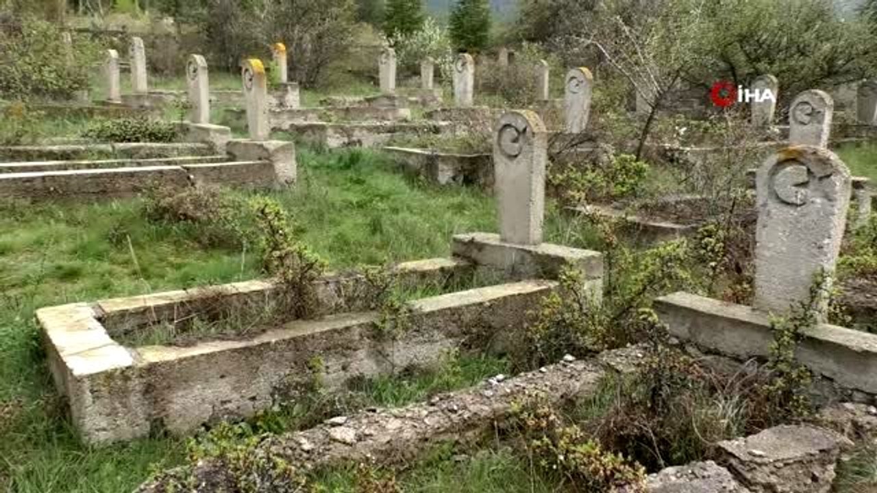 Yozgat'ta ay yıldız işli, isimsiz taş mezarlar gizemini koruyor