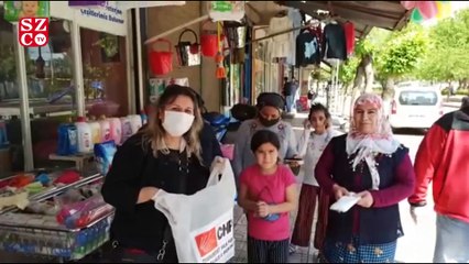 CHP Diyarbakır vatandaşa ücretsiz maske dağıttı