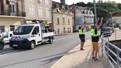 VIDÉO - Confinement : à Tulle, une discothèque ambulante a fait danser les fenêtres et les balcons