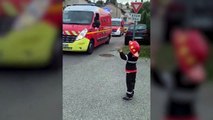 La belle surprise des pompiers à Nolan, 4 ans, confiné dans les Alpes-Maritimes