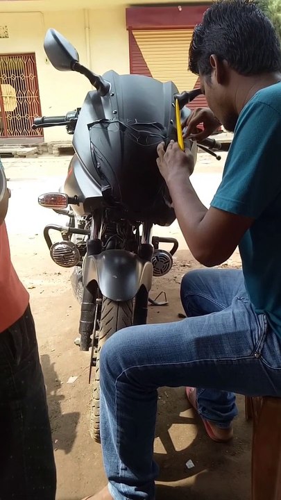 Pulser 180f sticker modified || Bajaj pulser 180f || new look custom vinyl sticker || Maa Art House