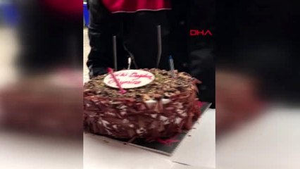 Polislerden 2 yaşındaki Aymira'ya doğum günü sürprizi