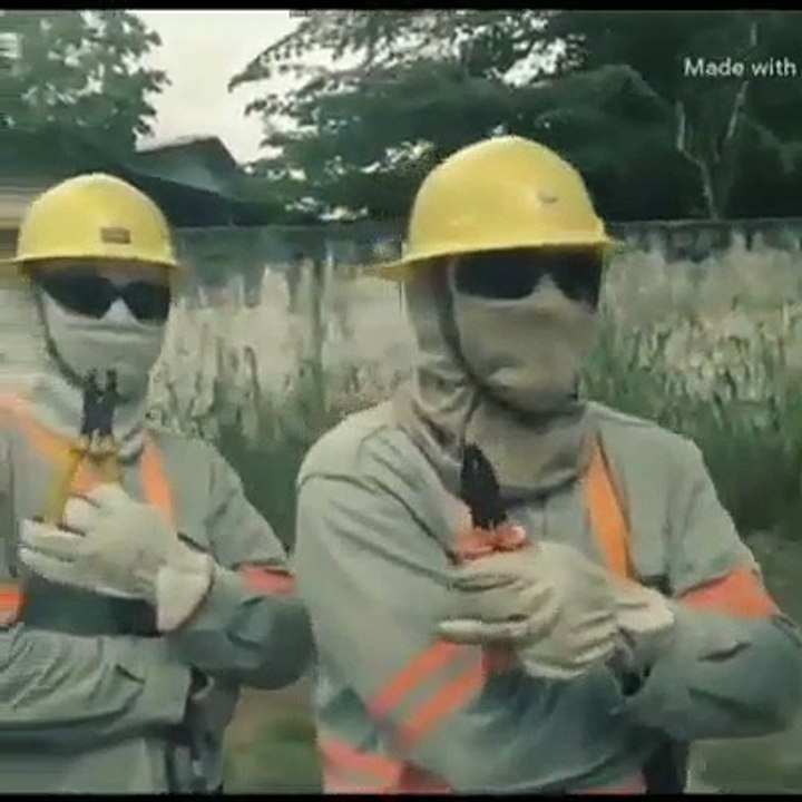 LO MAS VIRAL 2020 DE LOS AFRICANOS CON EL ATAÚD LLEGA LA EMPRESA ELÉCTRICA