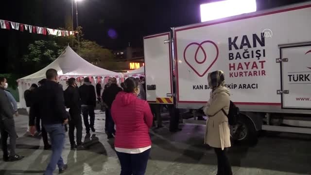 Türk Kızılay İzmir Şubesi çalışanları ve gönüllülerinden kan bağışı