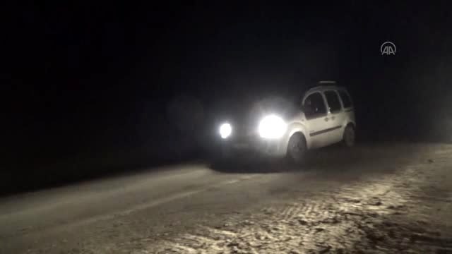 Heyelan nedeniyle kapanan Hakkari-Yüksekova kara yolu ulaşıma açıldı