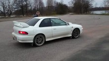 Isto sim é dar a verdadeira "escáfia" num Subaru Impreza