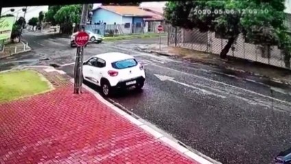Voyage quase capota após colisão com Palio no Bairro Parque Verde; Veja o vídeo