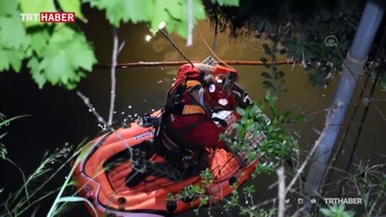 Ekipler kuyuya düşen kedi için seferber oldu