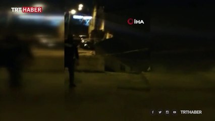 Esenler'de çatlaklar oluşan yol ve istinat duvarı çöktü