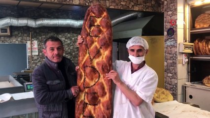 2 metre 45 santimlik pide yaparak ‘Evde kal Türkiye’ çağrısında bulundu