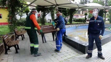 İzmir'de 65 yaş üstü vatandaşlar için tek kişilik banklar