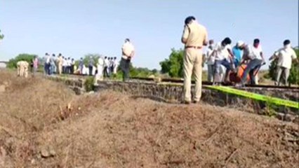 Download Video: Train runs over migrant labourers sleeping on track