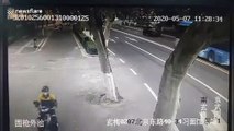 CCTV captures moment tree falls down hitting car in Nanjing
