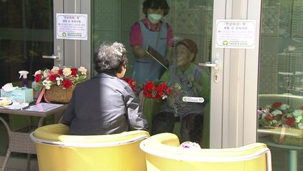 [뉴스큐] 유리벽 너머 "부모님, 보고싶었어요" / YTN