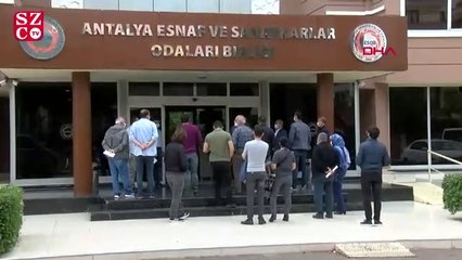 Antalya Esnaf Odaları binasına bomba ihbarı, personel tahliye edildi