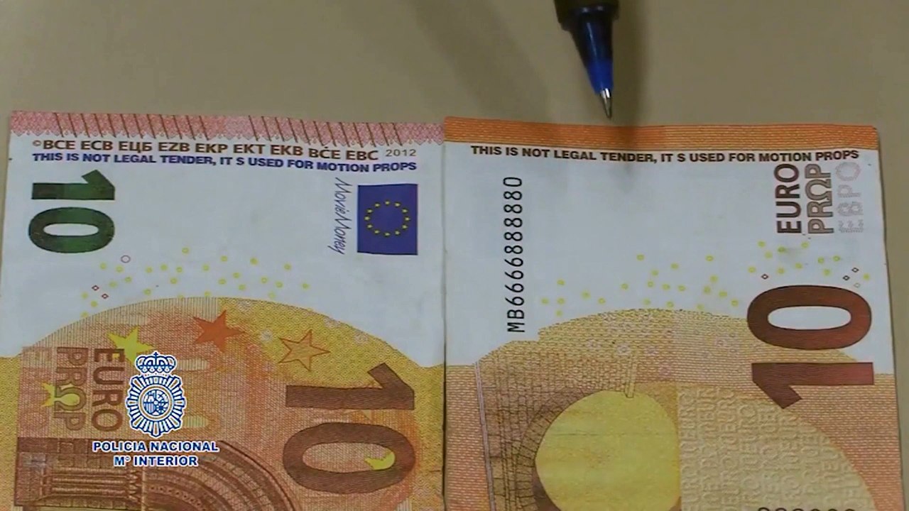 Policía enseña cómo identificar unos nuevos billetes falsos
