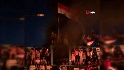 Irak'ta yeni hükümet protesto edildi