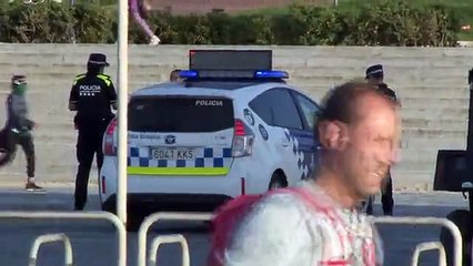 Barcelona obre les platges